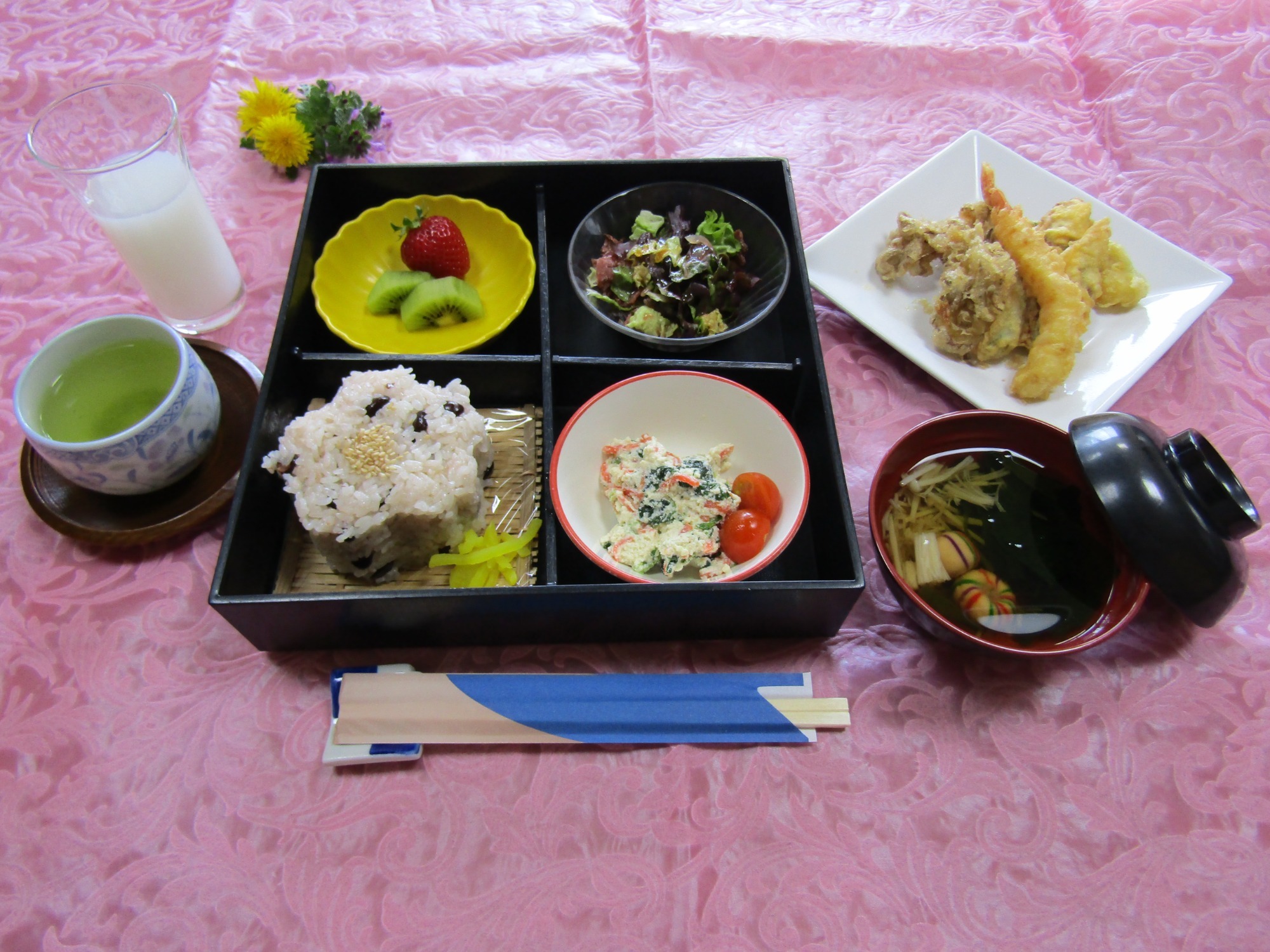 写真：畑仕事のイメージ